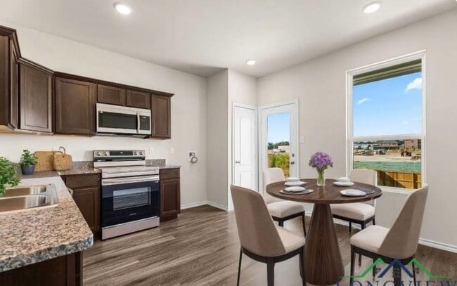 property at 1609 Everwood Ct