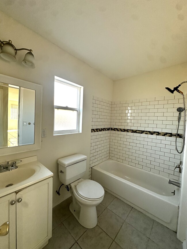 14684 Nurmi St in Sylmar, CA - Building Photo - Building Photo