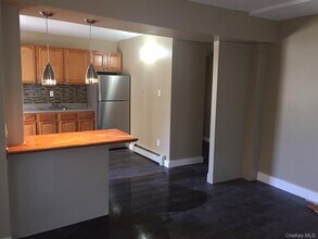36 Cooper St in Babylon, NY - Building Photo - Building Photo