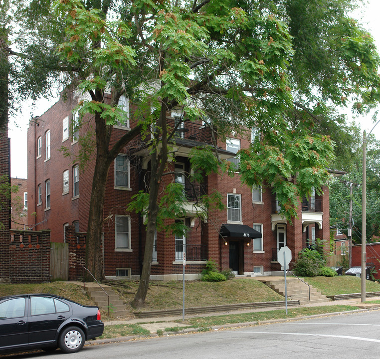 3176 Gustine Ave in St. Louis, MO - Foto de edificio