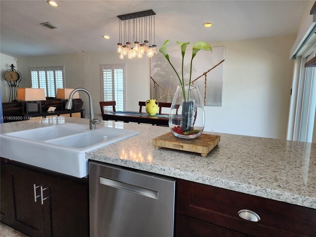 9871 Red Heart Ln in Tamarac, FL - Building Photo - Building Photo