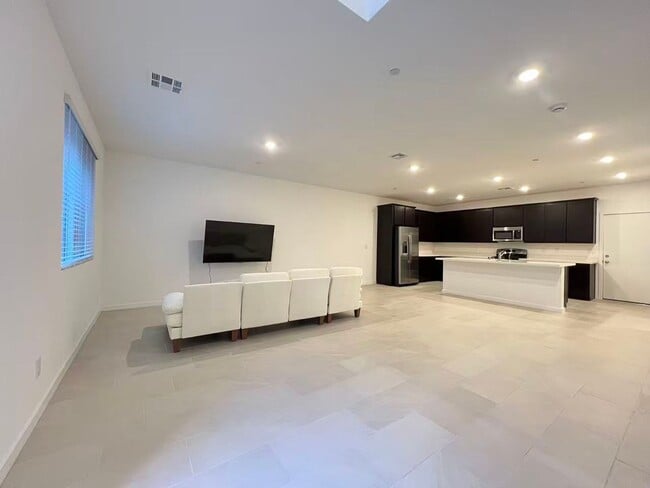 1549 Maria Xing Ave in Henderson, NV - Building Photo - Building Photo