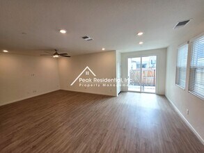 8222 Joecy Wy in Elk Grove, CA - Building Photo - Building Photo