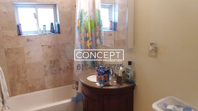 63 Selkirk Rd, Unit 4 in Boston, MA - Foto de edificio - Building Photo