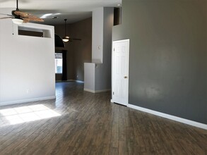 10911 Martingale Dr in Bakersfield, CA - Building Photo - Building Photo