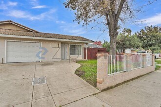 1659 Knickerbocker Dr in Stockton, CA - Building Photo - Building Photo