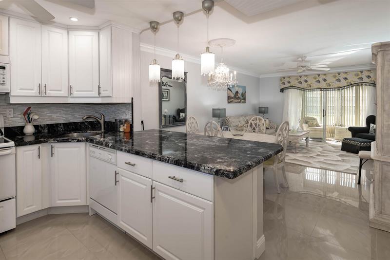 7300 NW 5th Ct in Margate, FL - Building Photo