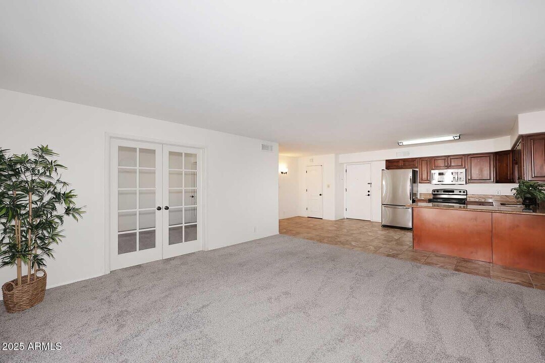 7910 E Camelback Rd in Scottsdale, AZ - Building Photo