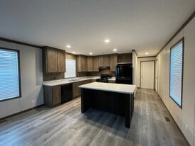 88 Normandy Dr in Howell, MI - Building Photo