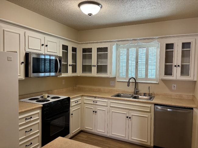 3119 W Wilshire Blvd in Oklahoma City, OK - Building Photo - Building Photo