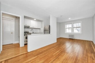 10 Oakridge Pl in Eastchester, NY - Building Photo - Building Photo