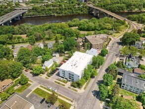 925 30th Ave S, Unit 305 in Minneapolis, MN - Foto de edificio - Building Photo