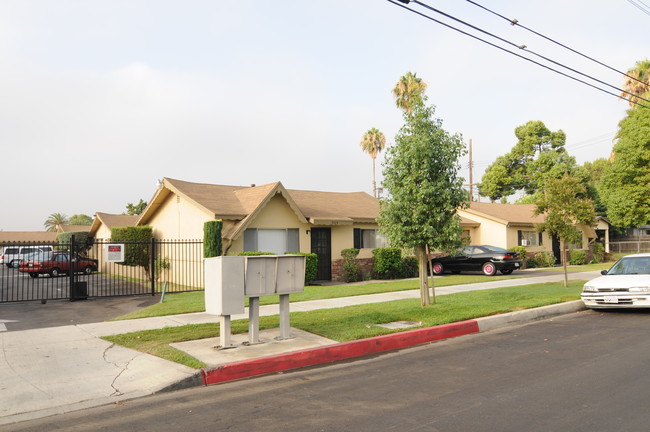 Las Casitas Apartments in Ontario, CA - Building Photo - Building Photo