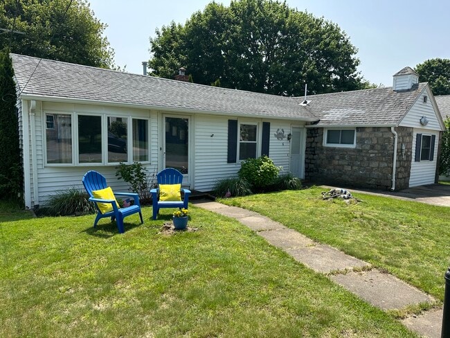 6 Frances Ave in Narragansett, RI - Building Photo - Building Photo