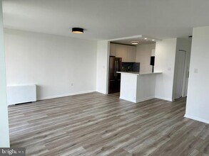 10500 ROCKVILLE PIK in Rockville, MD - Building Photo - Building Photo
