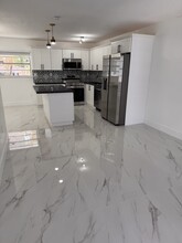 1221 SW 122nd Ave, Unit 217 in Miami, FL - Building Photo - Building Photo