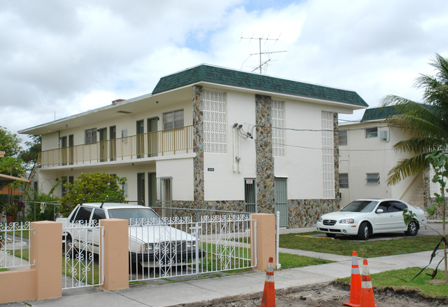 1886-1888 NW 22nd Ct in Miami, FL - Foto de edificio - Building Photo