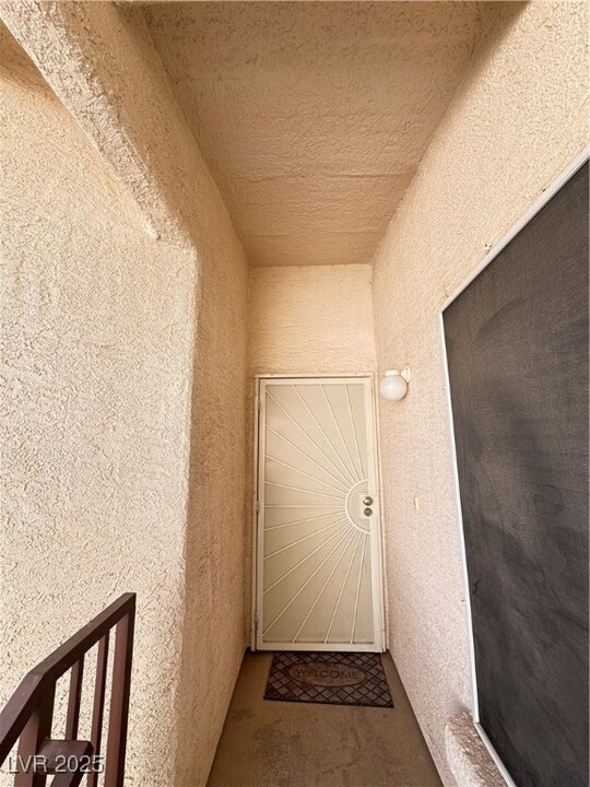 7241 Indian Creek Ln in Las Vegas, NV - Building Photo