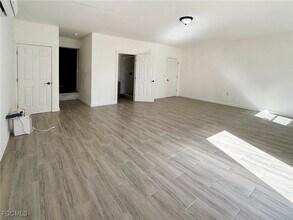 2996 Lafayette St in Ft. Myers, FL - Building Photo - Building Photo