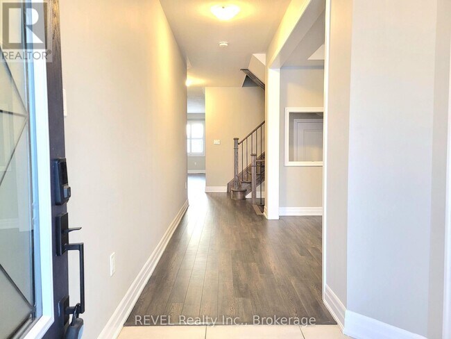 9275 White Oak Ave in Niagara Falls, ON - Building Photo - Building Photo