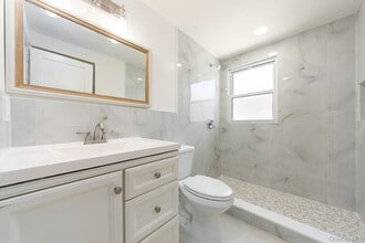 353 W Jamaica Ave in Valley Stream, NY - Building Photo - Building Photo