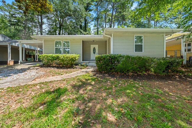 1780 Brewer Blvd SW in Atlanta, GA - Foto de edificio - Building Photo