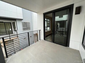 2004 S Holly St in Denver, CO - Building Photo - Building Photo