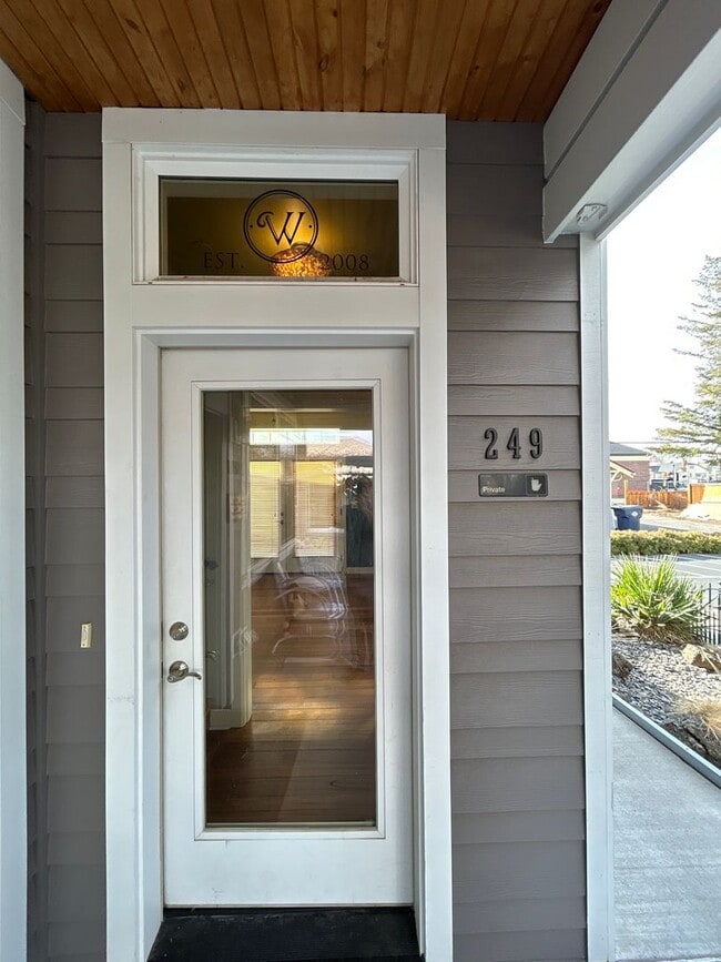 249 SW 8th St in Redmond, OR - Building Photo - Building Photo