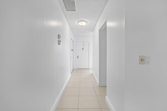 1021 Flame Vine Ave in Delray Beach, FL - Building Photo - Building Photo