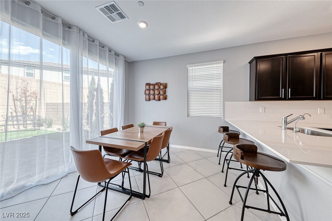 8502 Torozo Ave in Las Vegas, NV - Foto de edificio