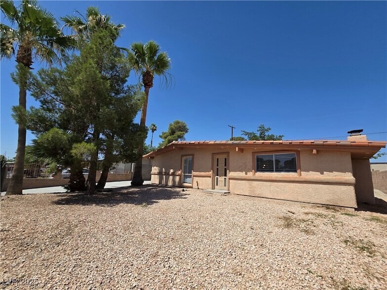713 N 18th St in Las Vegas, NV - Building Photo