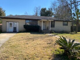 1014 Pennsylvania Dr in Pensacola, FL - Building Photo