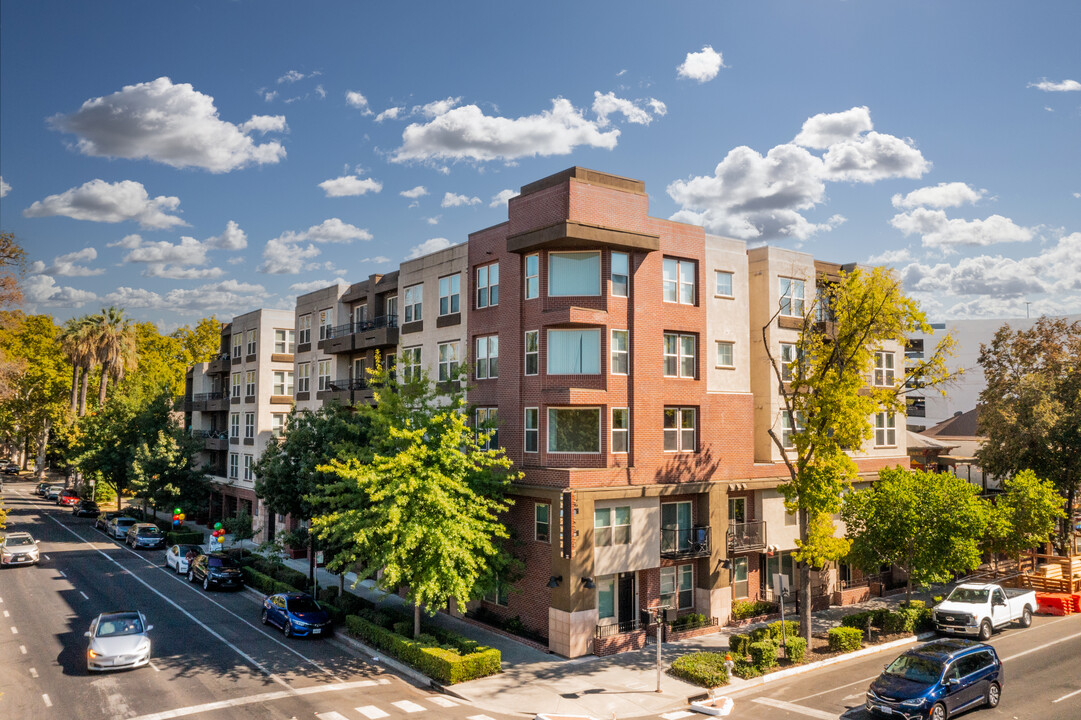 St. Anton Building Apartments in Sacramento, CA - Building Photo