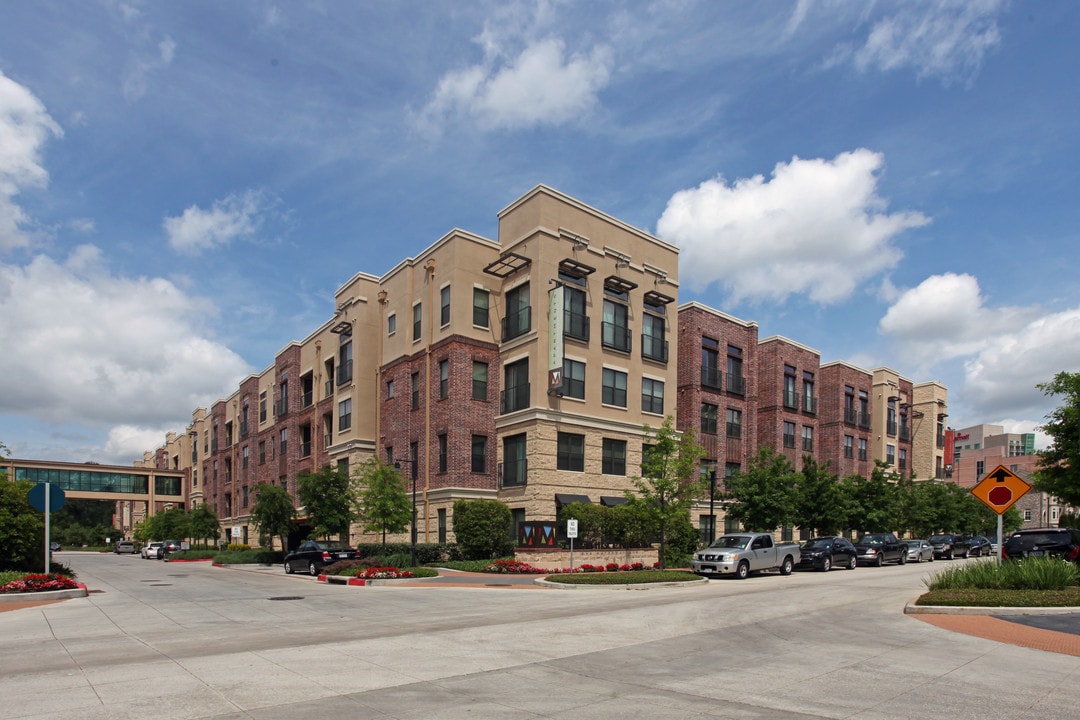 The Millennium Waterway in The Woodlands, TX - Foto de edificio