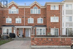 18 Clark Ave W in Markham, ON - Building Photo