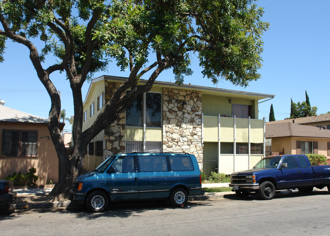 1904 Pine Ave in Long Beach, CA - Building Photo - Building Photo