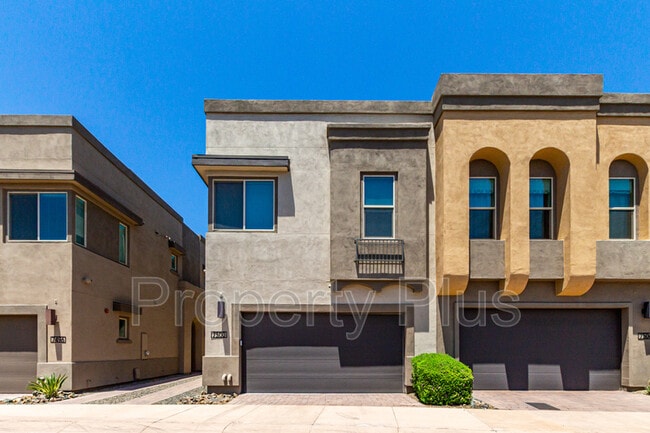 property at 7500 E Via De Luna Dr