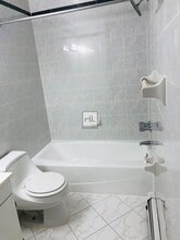 LEXINGTON AVENUE, Unit 5B in New York, NY - Building Photo - Building Photo