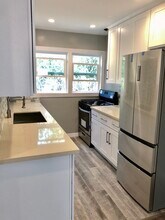 1139 S Corning St, Unit 1 in Los Angeles, CA - Building Photo - Building Photo