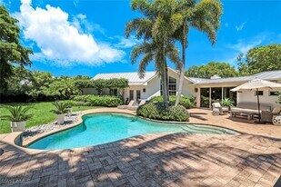 642 6th Ave N in Naples, FL - Building Photo