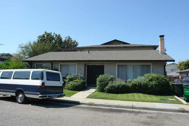 890 Canfield Ct in San Jose, CA - Foto de edificio - Building Photo