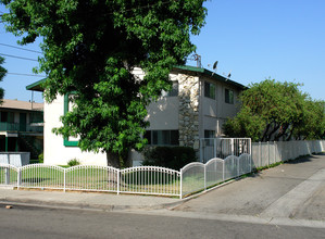 10340 Vernon Ave in Montclair, CA - Building Photo - Building Photo