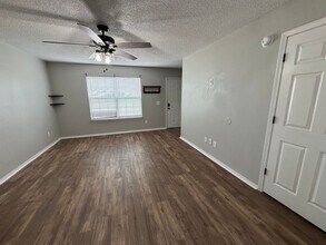 3301 SW Victoria Pl in Bentonville, AR - Foto de edificio - Building Photo