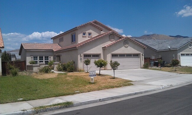 1045 Sykes Dr in San Jacinto, CA - Building Photo - Building Photo