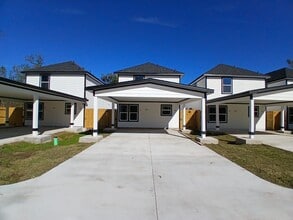 8641 Peachtree St in Houston, TX - Building Photo - Building Photo