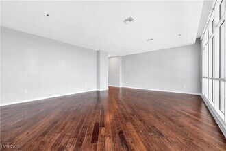 4575 Dean Martin Dr in Las Vegas, NV - Building Photo - Building Photo