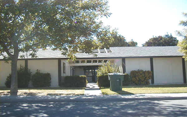 3321-3325 Sherwood Ave in Modesto, CA - Foto de edificio - Building Photo