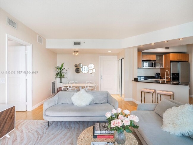 480 NE 30th St in Miami, FL - Foto de edificio - Building Photo