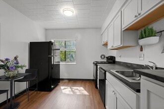 Edgewood Court Apartments in Pittsburgh, PA - Building Photo - Building Photo