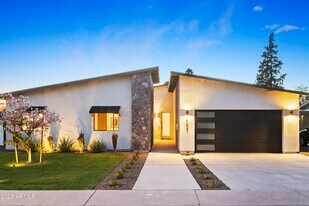 4002 N 33rd Pl in Phoenix, AZ - Building Photo